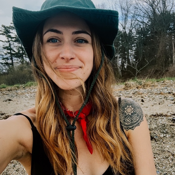 Meet your Posher, Shea - Picture 3 of 4